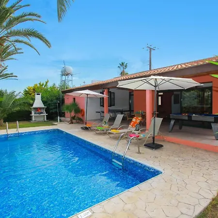Villa Poppy By *